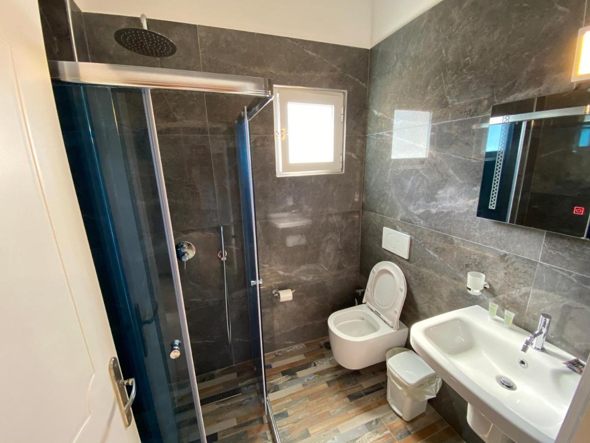 Karos Llaman Hotell