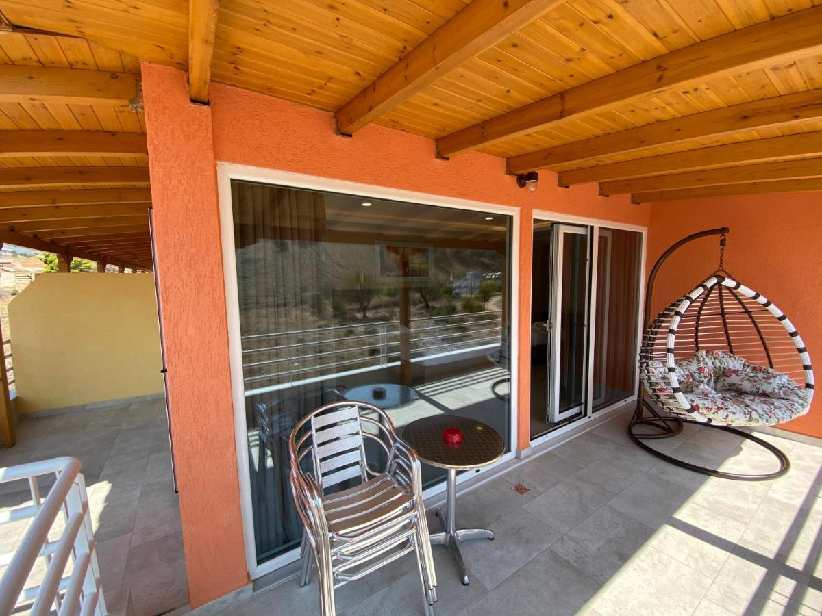 Karos Llaman Hotel Himare
