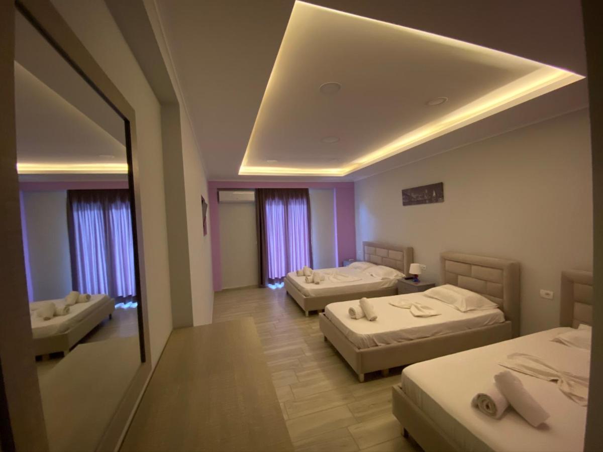 Karos Llaman Hotel Himare