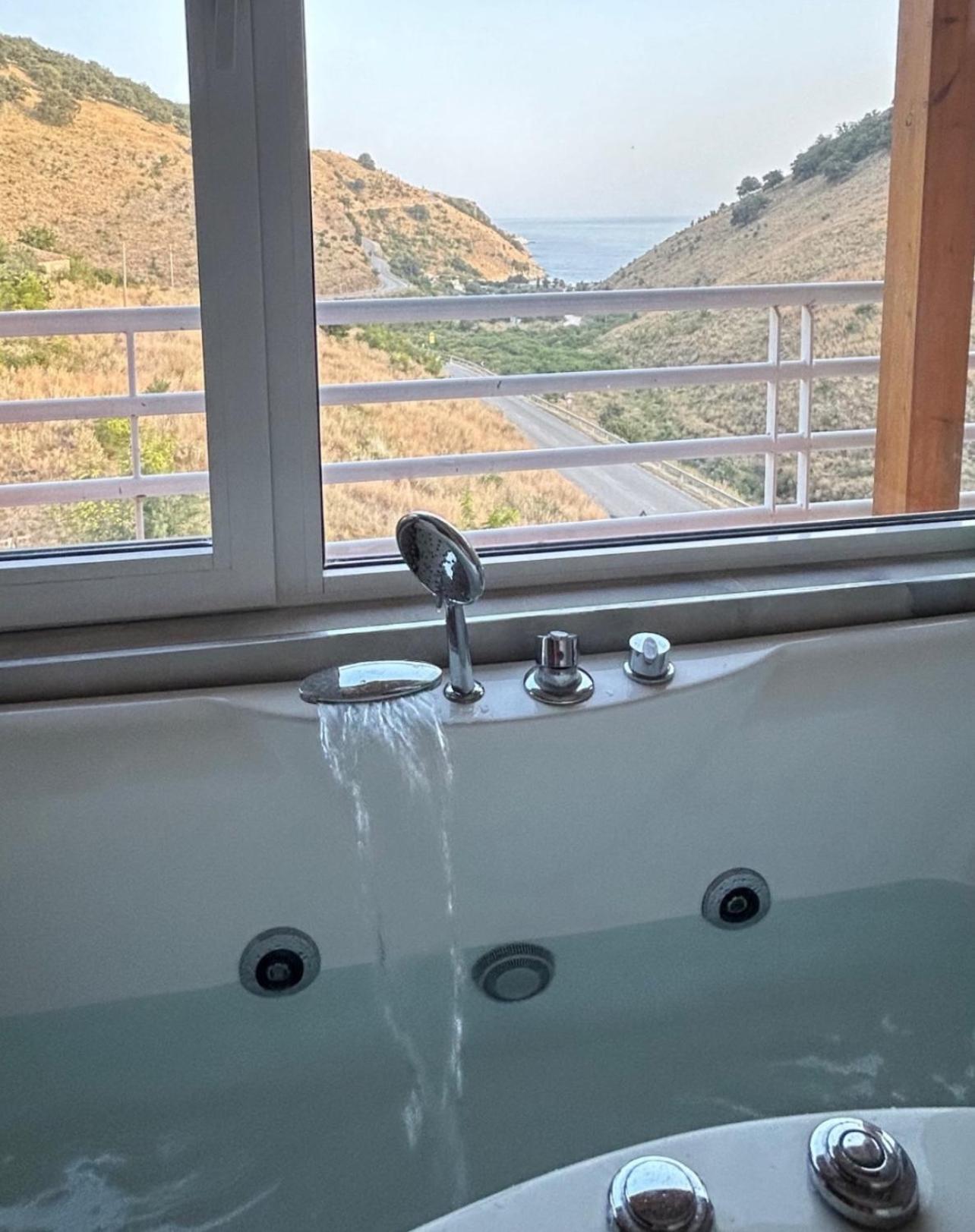 Karos Llaman Hotel
