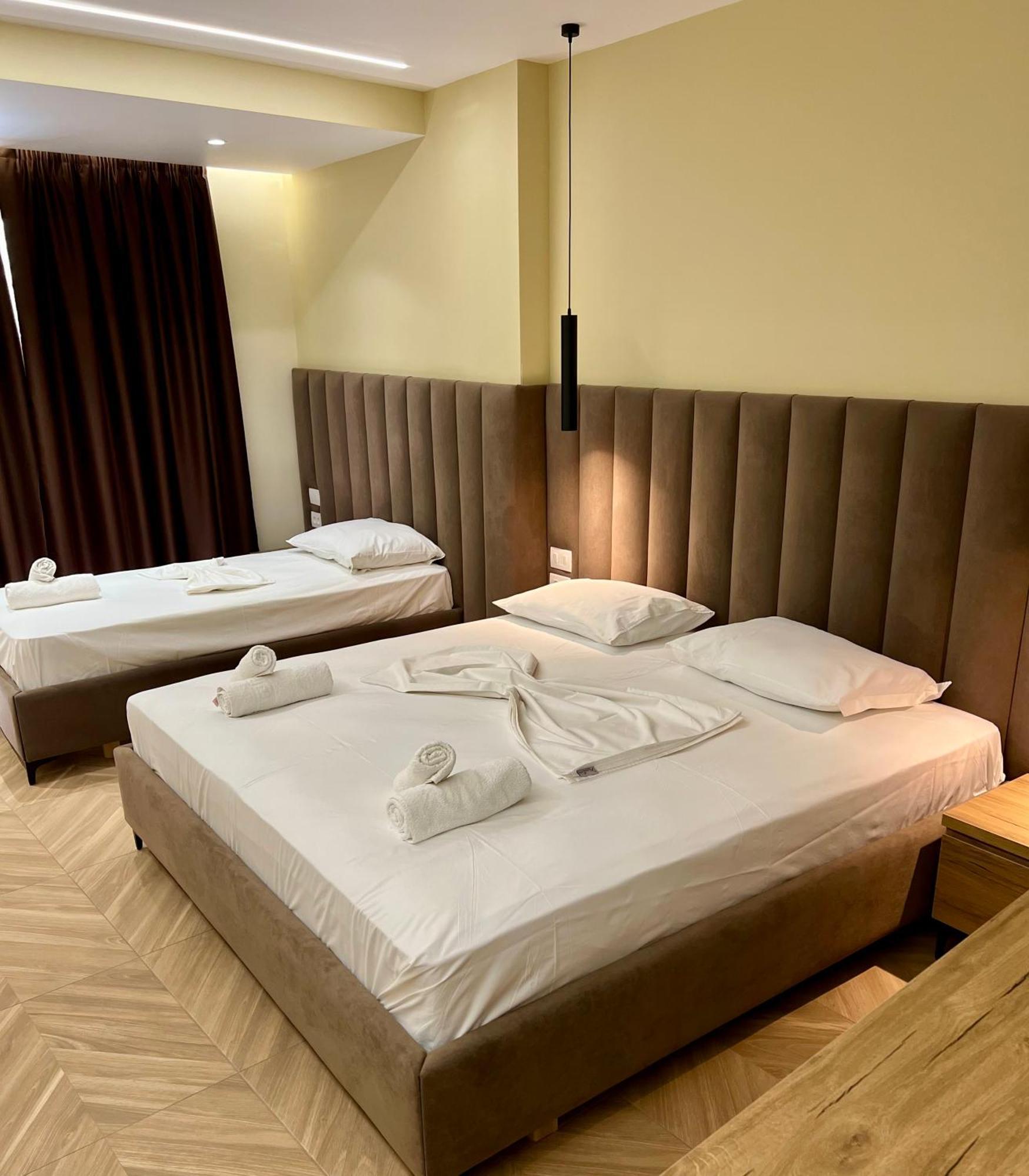 Hotel Karos Llaman