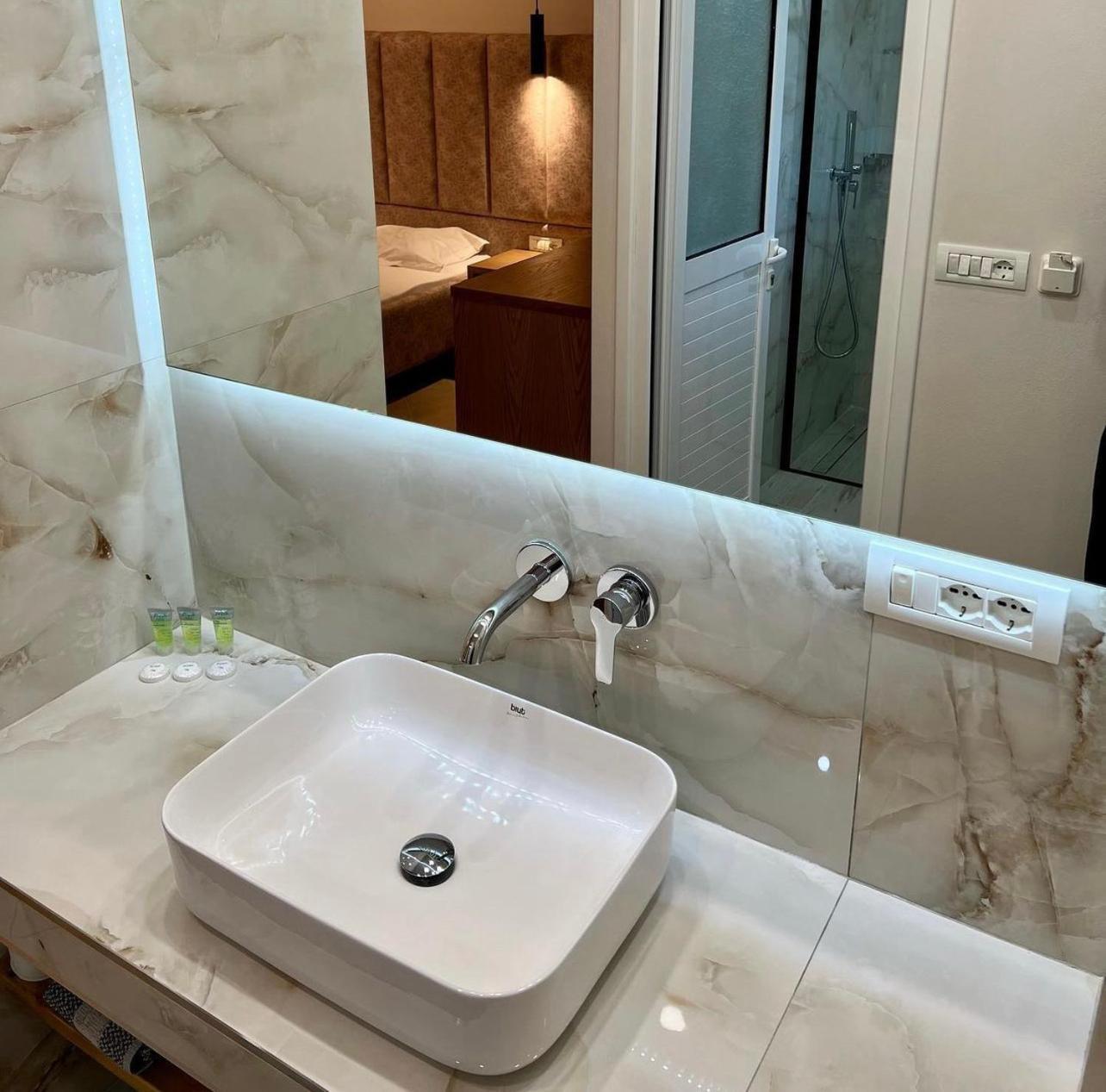Karos Llaman Hotel Himarë