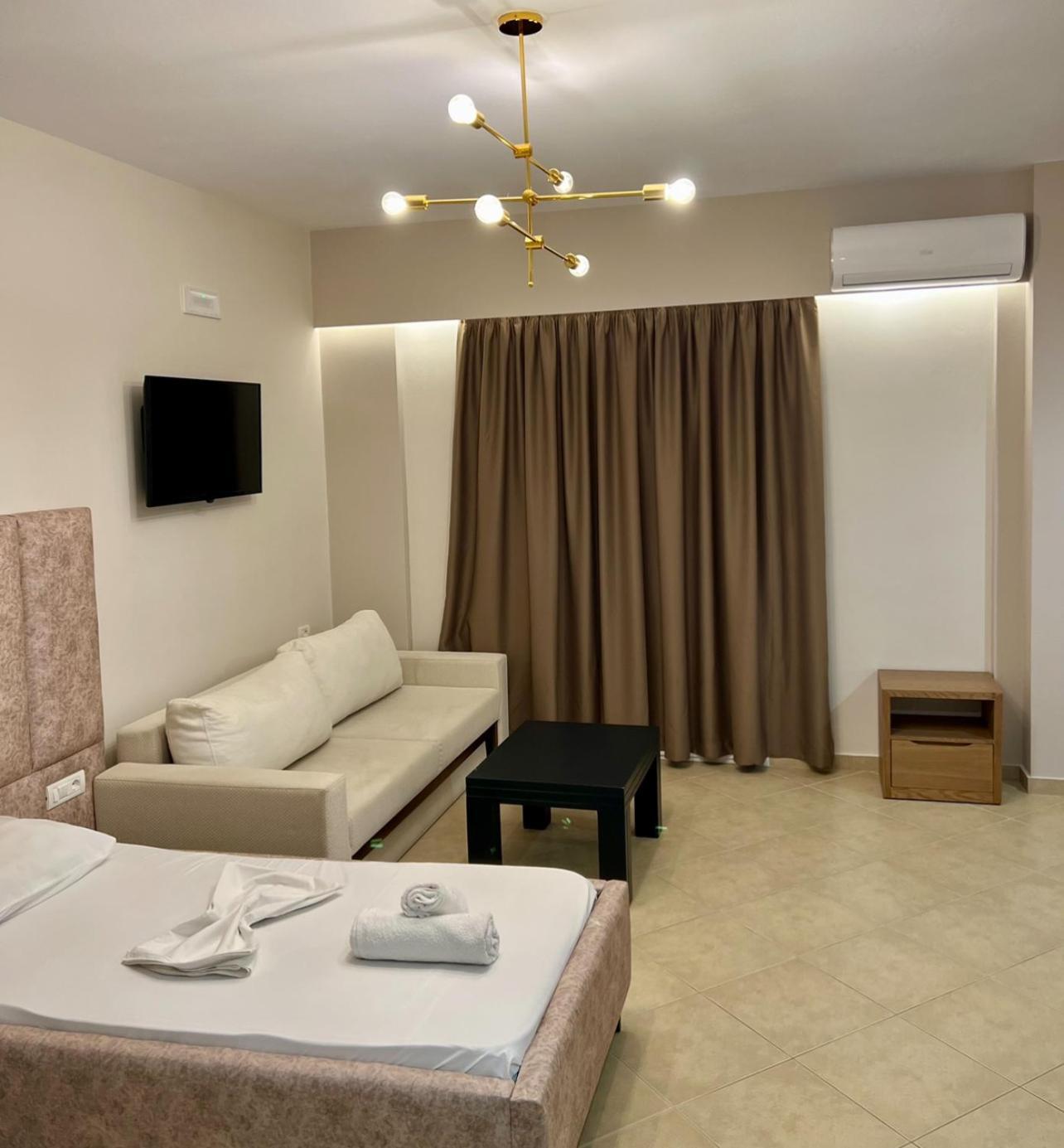Hotel Karos Llaman