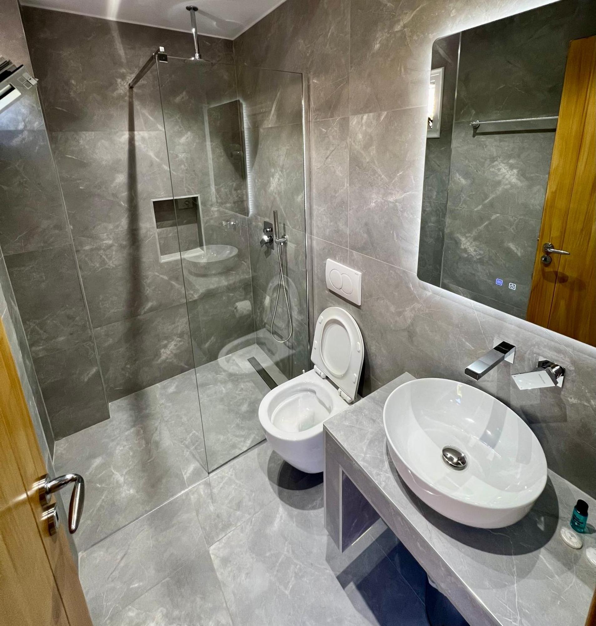 Karos Llaman Hotel Himarë